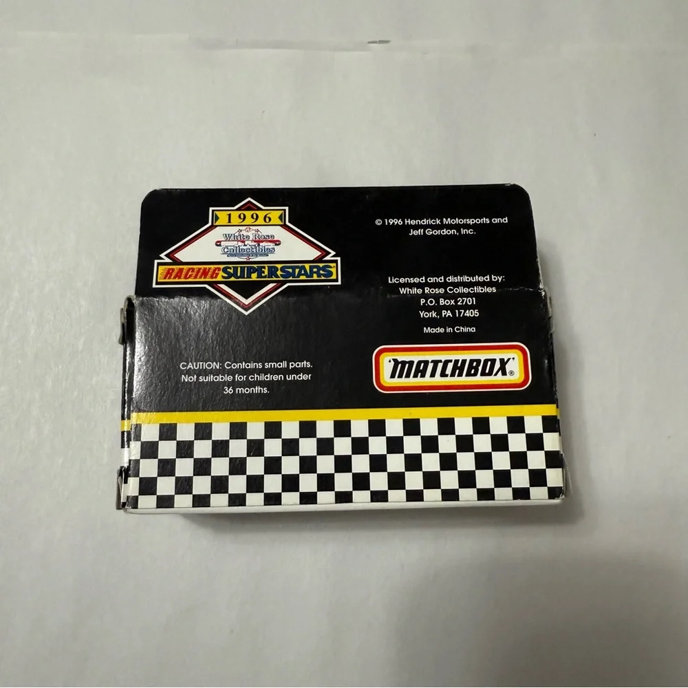 Matchbox Racing Superstars Limited Edition Car 1996 Jeff Gordon #24 Dupont 1:64